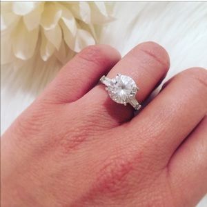 💍💎Sterling silver & cubic zirconia ring 💎💍